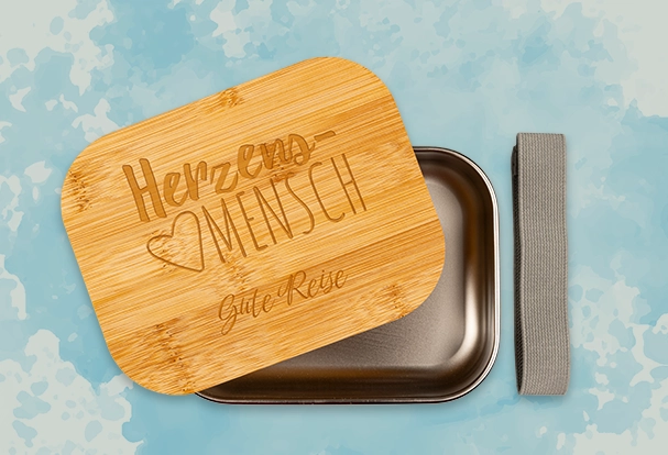 Personalisierte Lunchbox mit Gravur Individualisierte Lunchbox mit Gravur "Herzensmensch" auf einem Bambusdeckel, als praktischer Begleiter für unterwegs