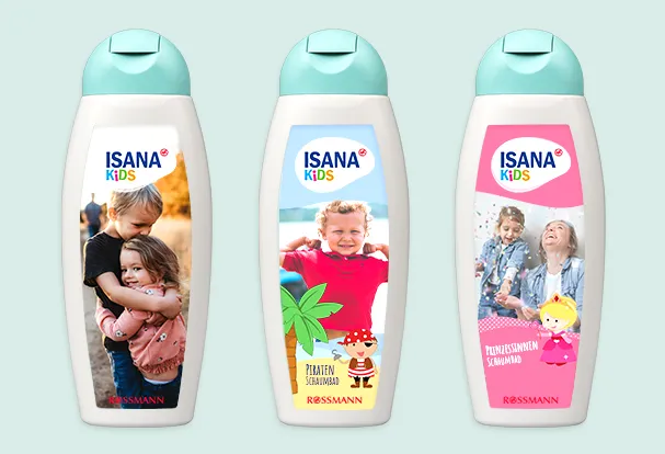 personalisiertes ISANA Kids Shampoo Sensitiv, Foto und Text Drei Flaschen ISANA Kids Shampoo mit unterschiedlichen Designs für Kinder, liebevoll gestaltet mit bunten Motiven.