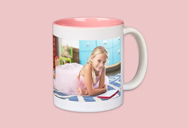 Fotogeschenk Familie, Panoramatasse mit Foto, innen farbig Gestaltet personalisierte Geschenke. Familienfotos hochladen und mit unseren Designvorlagen eine farbige Panoramatasse für eure Küche gestalten.