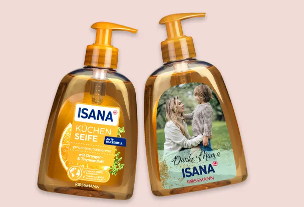 Geruchsneutralisierende Küchenseife mit Foto und Text Zwei Küchenseifen mit Orangen und Thymianduft – ein Etikett ist mit einem Foto einer Mutter mit Kind personalisiert.