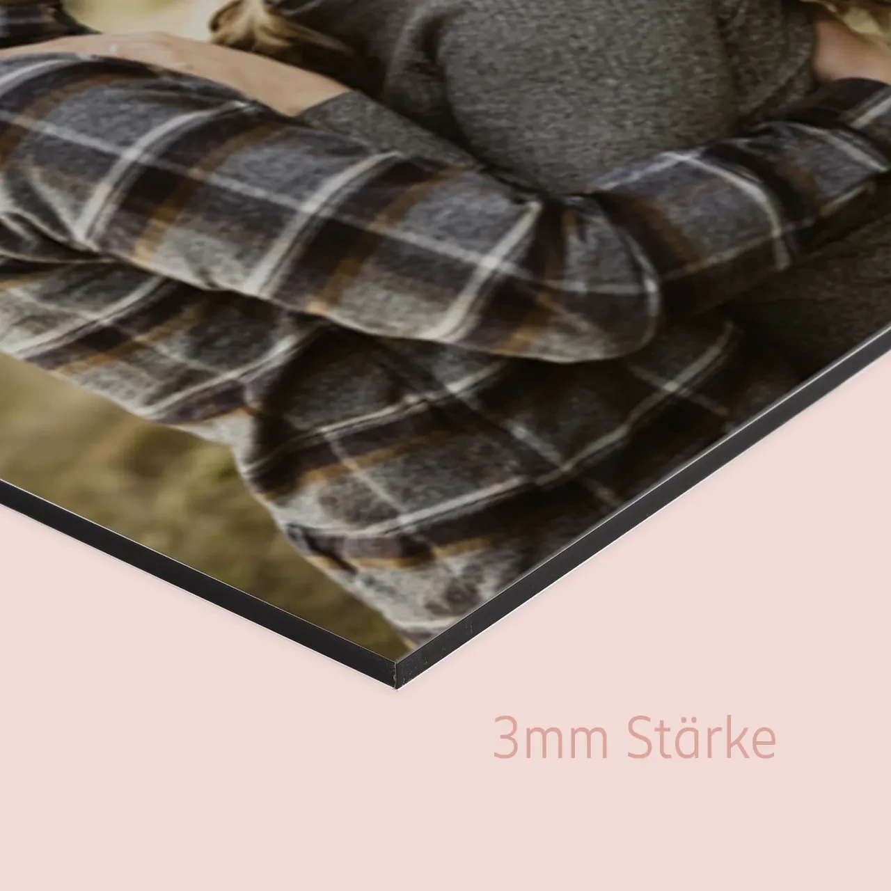 Eure Fotos auf Alu-Dibond, glatte Oberfläche, 3 mm Die Alu-Dibond Bilder aus der ROSSMANN Fotowelt werden auf eine 3 mm starke Platte gedruckt. Das UV-Druckverfahren sorgt für langlebige Farben, die nicht verblassen.