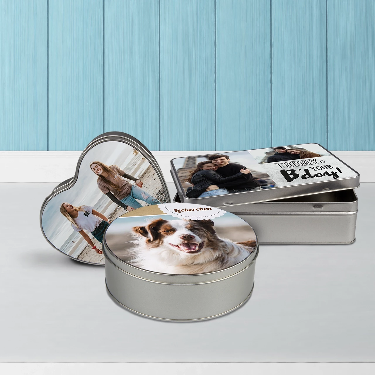 Keksdose mit Gravur, herzförmig, rund oder rechteckig Blechdose bedrucken als Geschenk oder selbst behalten. In der ROSSMANN Fotowelt findet ihr herzförmige, runde und rechteckige Fotodosen. Brillanter, kratzfester Druck.