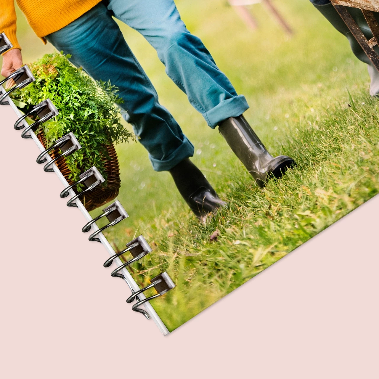 Fotobuch erstellen mit Text, Cliparts und Designvorlagen Gestaltet in der ROSSMANN Fotwelt euer Ringbuch-Fotobuch mit individuellen Designvorlagen, Schriften und Cliparts in verschiedenen Formaten: quadratisch, hoch oder quer