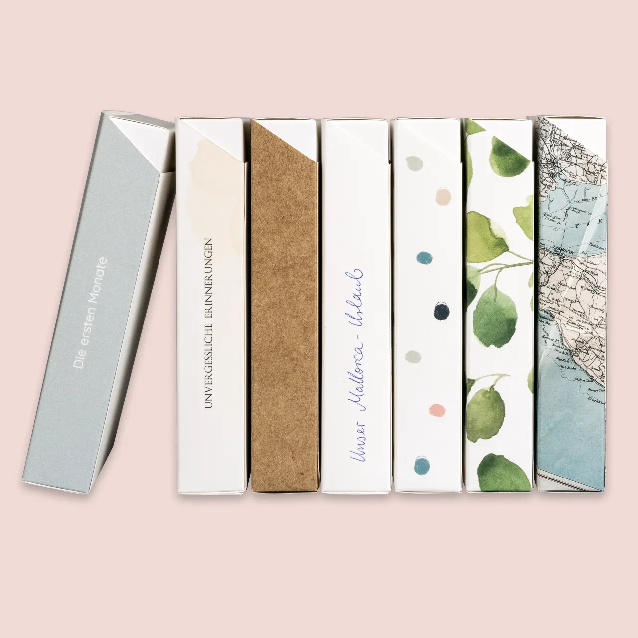 Bilderbox einzigartig gestalten, 4 Designvorlagen Sammelt eure wertvollen Erinnerungen mit einer stilvollen Bilderbox. Wählt aus vier Designs oder gestaltet eure eigene, um unvergessliche Momente festzuhalten.