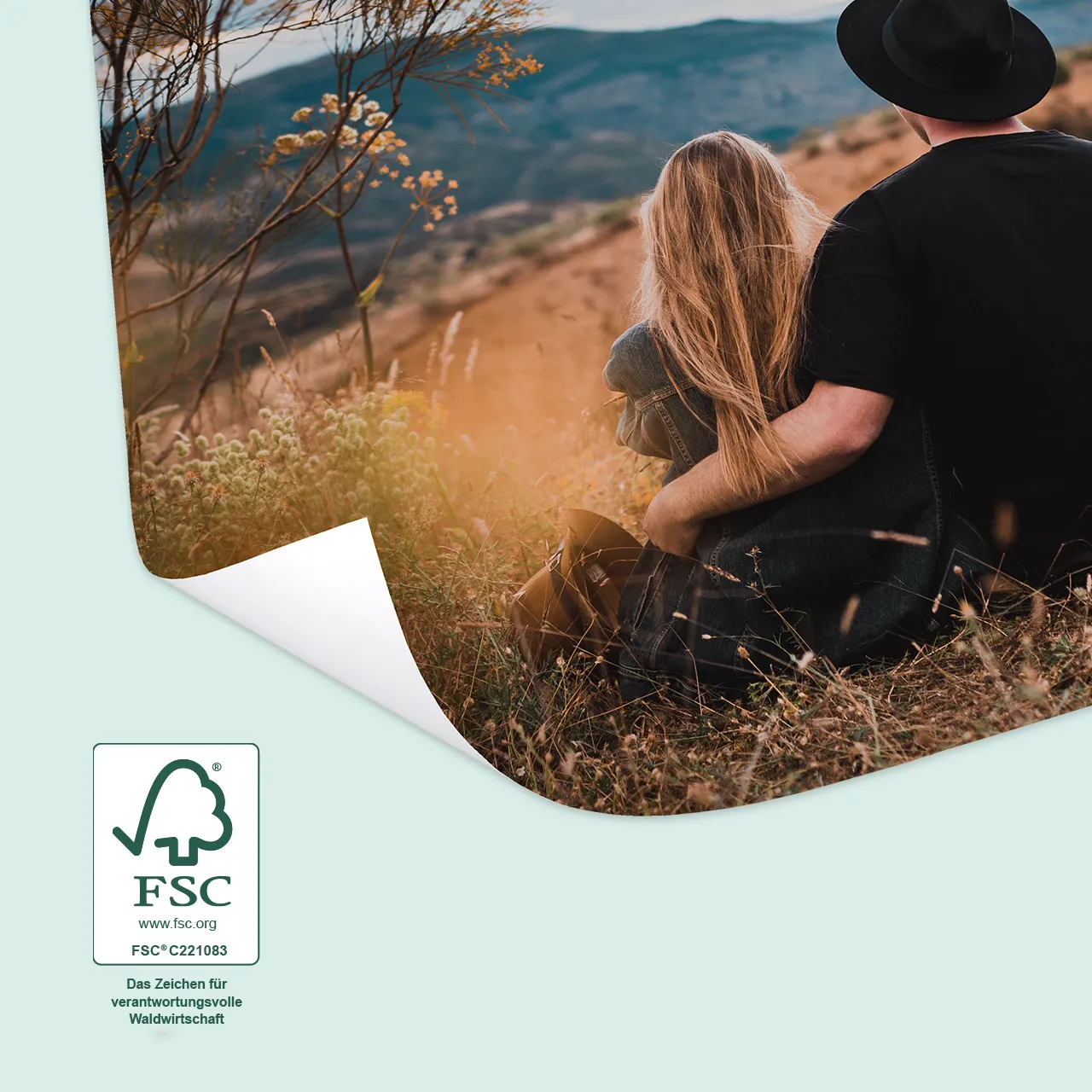 Poster gestalten als individuelles Wandbild. In der ROSSMANN Fotowelt findet ihr viele schöne Designvorlagen, mit denen ihr eure Bilder arrangieren könnt. Poster gestalten, viele Designs, nachhaltig produziert