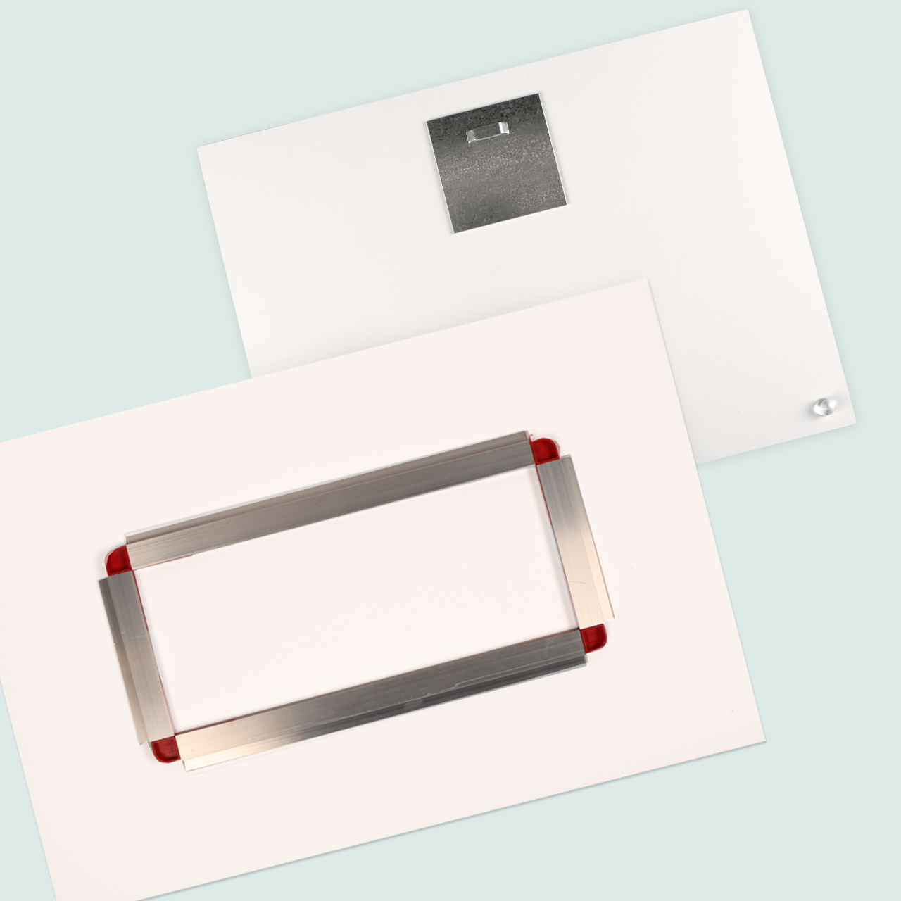 Alu-Dibond Bilder mit Plattenhalterung, einfach austauschbar Die Alu-Dibond Bilder werden mit einer Plattenaufhängungbefestigt und sind einfach anzubringen. Das Bild bleibt fest an der Wand und kann jederzeit ausgetauscht werden.