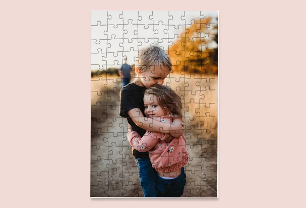 Ein glänzendes Fotopuzzle als personalisiertes Geschenk zu gestalten, ist eine kreative Möglichkeit, eure schönsten Erinnerungen spielerisch zu teilen. Probiert es aus!