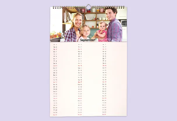 Bunte Fotocollage, Familie mit Freunden und Bekannten, auf den Familienkalender bringen und übersichtlich alle Termine eintragen. Jetzt selbst gestalten.