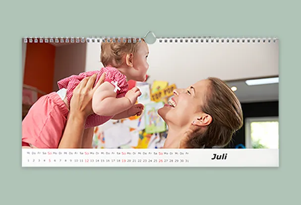 Panorama Fotocollage Familie selbst erstellen und den Panoramakalender der ROSSMANN Fotowelt damit gestalten. Sucht euch jetzt euer Wunschformat aus.