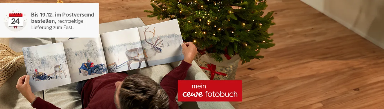 Fotobuch mit persönlichen Erinnerungen gestalten Ein offen liegendes Fotobuch mit Urlaubsbildern – Jetzt entdecken!