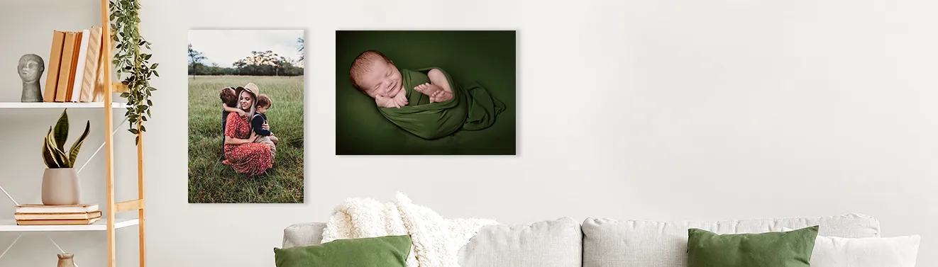 Fotos als Premium Poster auf Echtfotopapier, 20 x 20 bis 50 x 150 cm Landschafts-Fotos als Premium Poster im Hoch- und Querformat an der Wand über einer Couch. Jetzt auf Echtfotopapier gestalten!