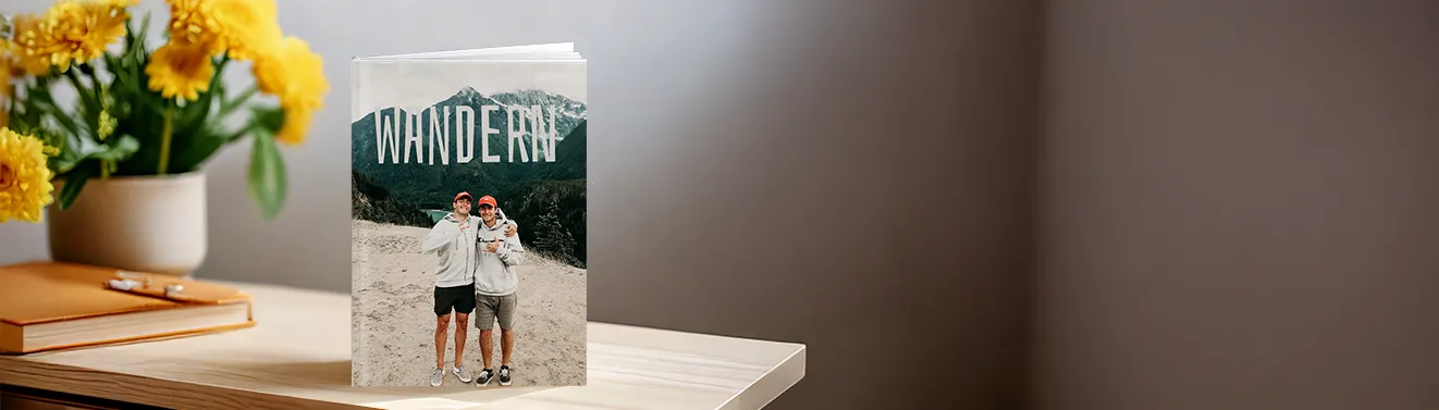 Persönliches Fotobuch mit eigenen Fotos erstellen Individuelles Fotobuch im Hochformat mit Reisefoto auf dem Cover