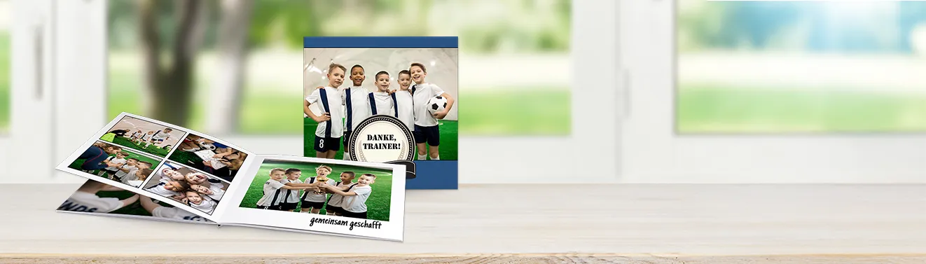 Fotobuch für Kinderfußballmannschaften gestalten – unvergessliche Momente festhalten Fotobuch mit Bildern einer Kinderfußballmannschaft und Erinnerungen an gemeinsame Spiele und Turniere