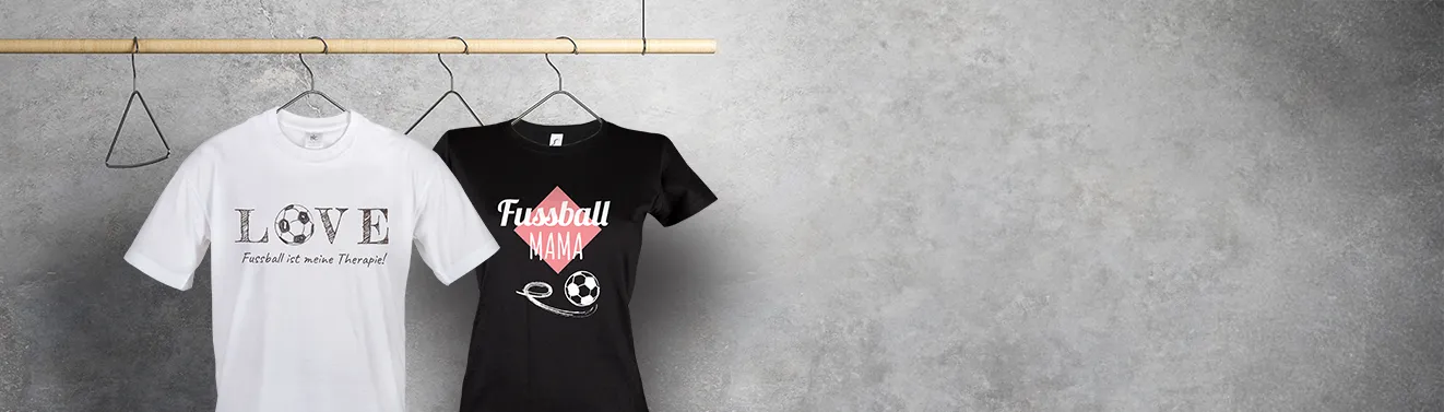 T-Shirts mit Fußballmotiven gestalten – individuelle Fan-Shirts passend zur WM Personalisierte T-Shirts mit Fußballmotiven und WM-inspirierten Designs für Fans gestaltet