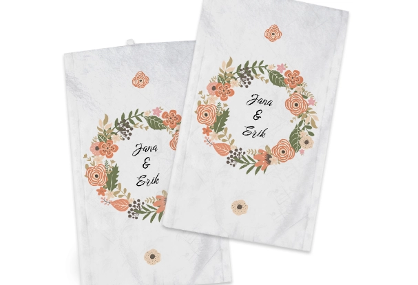 Gästehandtücher zur Hochzeit personalisieren – mit Namen und stilvollem Design gestalten Set aus personalisierten Gästehandtüchern für ein Hochzeitspaar mit Namen und elegantem Design