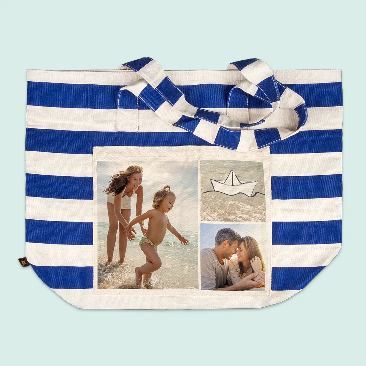 Erstellt euch eine personalisierte Strandtasche in der ROSSMANN Fotowelt. Auf einer Fläche von 32 x 24 cm habt ihr die Möglichkeit, euch kreativ auszuleben.