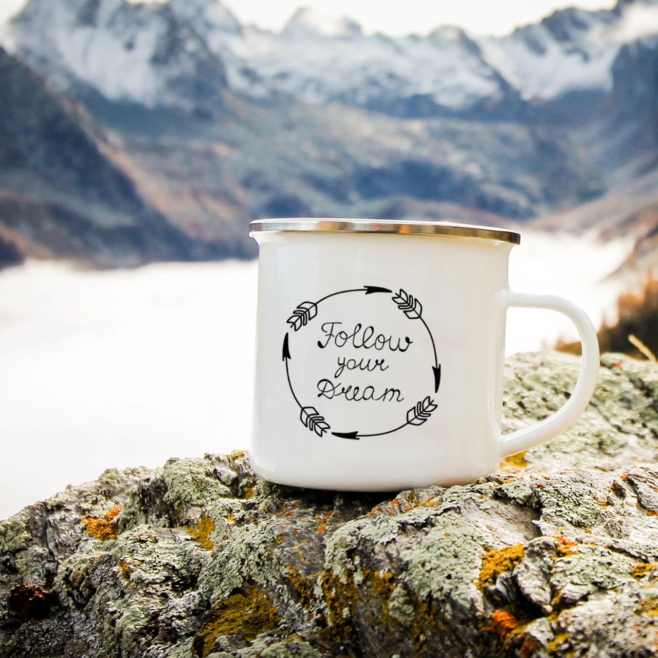 Die Fototasse Emaille ist ideal als persönliches Geschenk für alle kleinen und großen Abenteuer. Mit euren Designs, Fotos und Text ist die Tasse ein besonderes Unikat. 