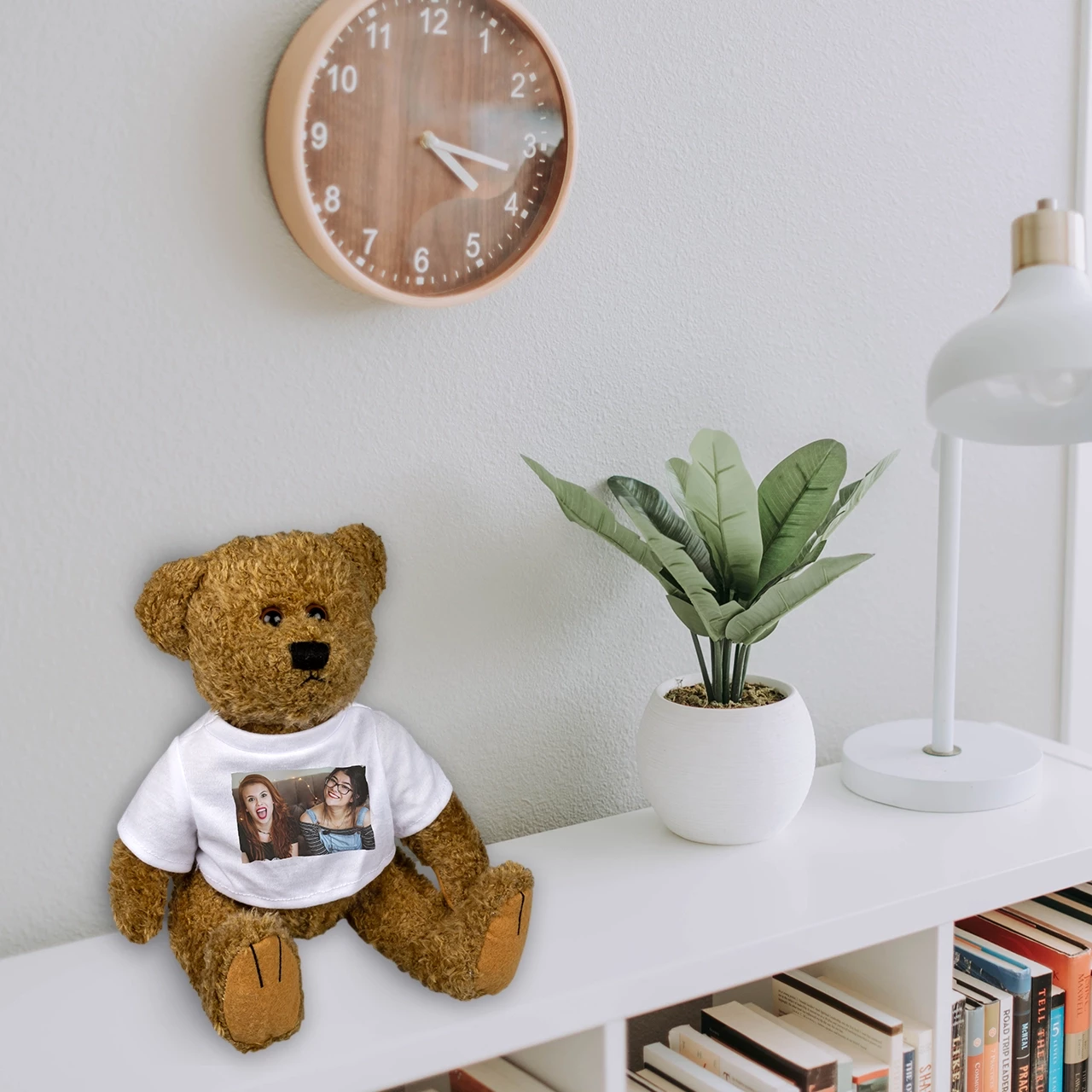 In der ROSSMANN Fotowelt könnt ihr ein personalisiertes Kuscheltier gestalten. Teddys Shirt wird mit eurem Lieblingsfoto bedruckt und wird zum perfekten Begleiter.