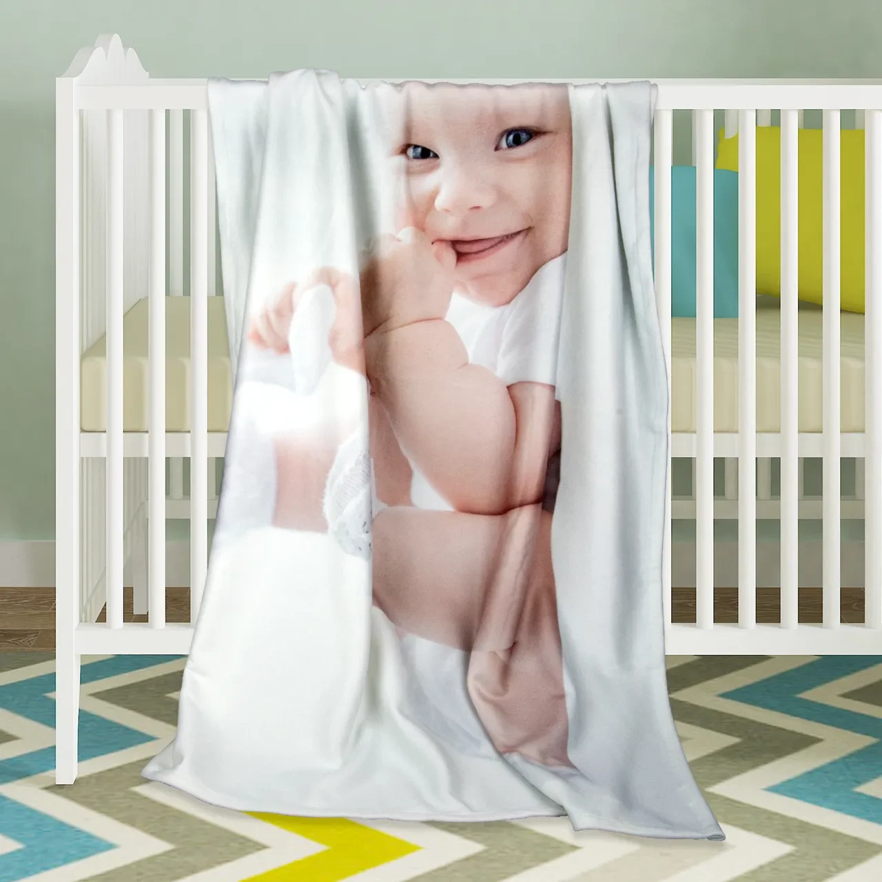 Eine personalisierte Babydecke ist das ideale Geschenk zur Geburt und für werdende Eltern. Die Kuscheldecke sorgt für einen geborgenen Start ins Leben. 