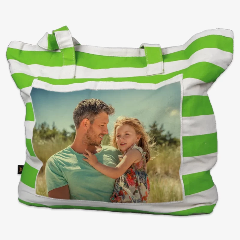 Personalisierte Strandtaschen sind ein super Geschenk. Ausgestattet mit euren Lieblingsfotos ist die Tasche ein toller Begleiter für euren nächsten Strandurlaub.