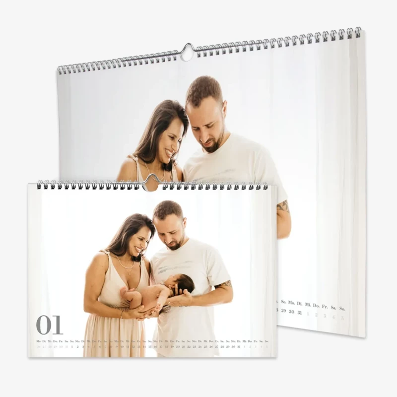 Mit dem großformatigen Foto Wandkalender habt ihr genug Platz, um eure liebsten Fotos perfekt in Szene zu setzen. Ideal für Familienfotos oder Landschaftsaufnahmen.