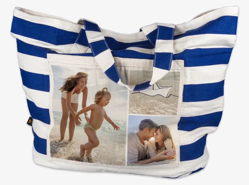 Bestellt jetzt eine blaue Strandtasche personalisiert. Die Strandtasche besteht aus Baumwolle und ist mit einer Bodenfalte und einem langen stabilen Henkel ausgestattet.